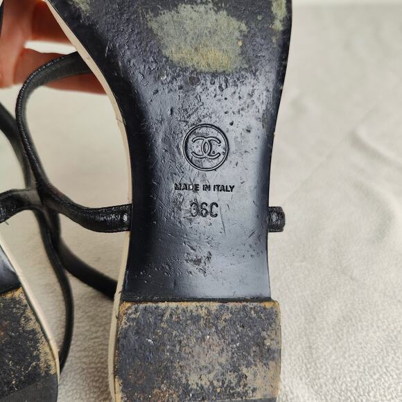 Chanel Thong Sandals‎ Womens 36C 6 Black Leather Interlocking CC Flats Quilted - Picture 10 of 10